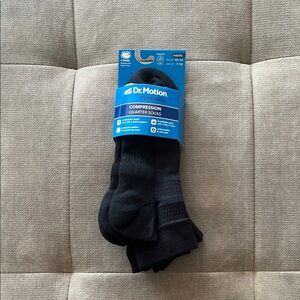 Dr. Motion Compression Quarter Socks for Men